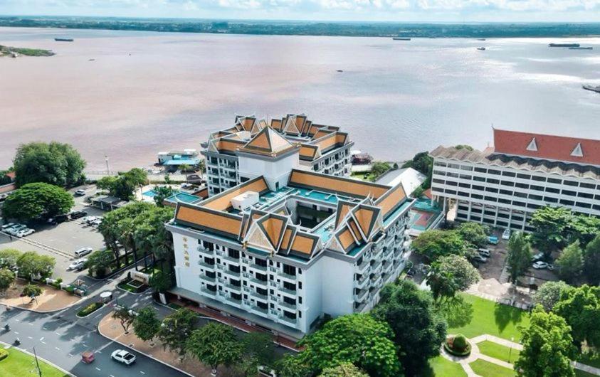 Himawari Hotel Apartments Phnom Penh Exterior photo